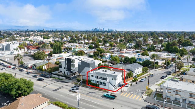 Building Photo - 2664 S La Brea Ave