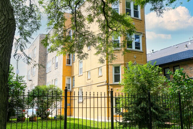 Building Photo - 2647 W Potomac Ave