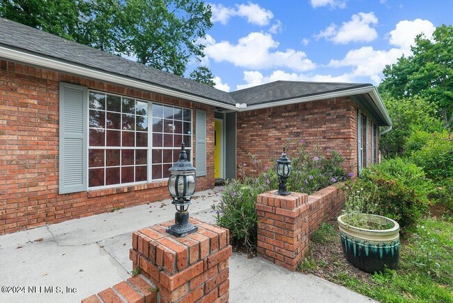 Building Photo - Beautiful 4-bedroom, 2-bath home in Mandarin!