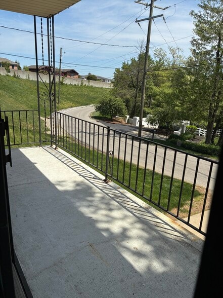 Spacious balcony - 1130 River Hill Dr