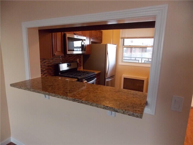 Building Photo - 71 Strawberry Hill Ave