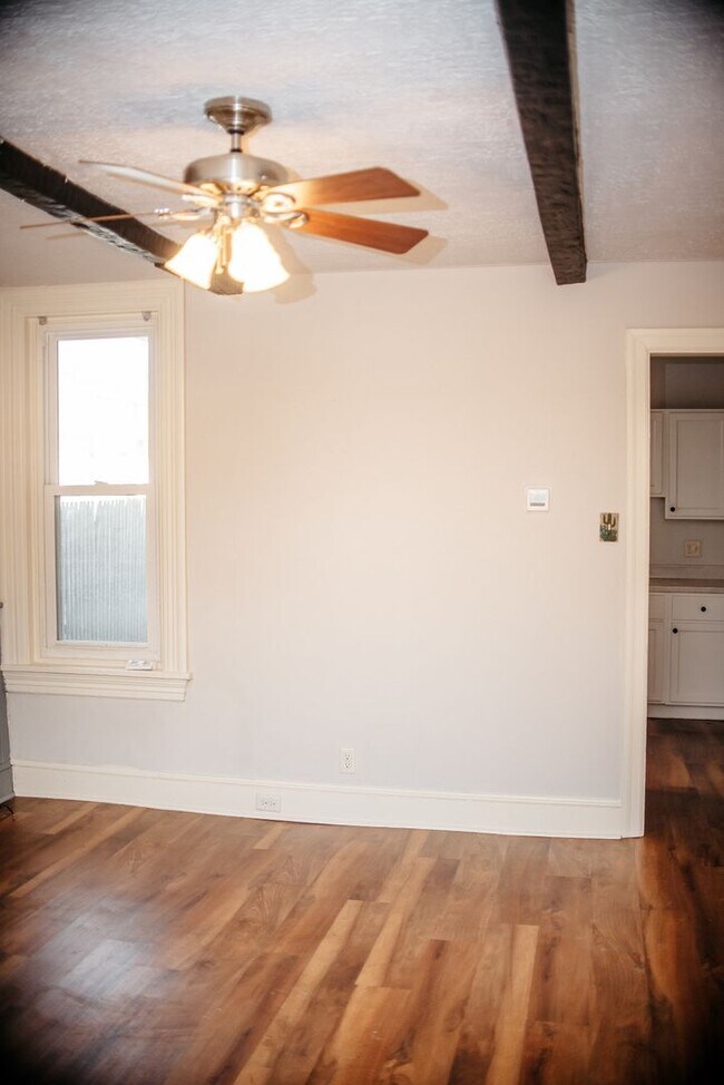 Building Photo - 331 N 3rd St