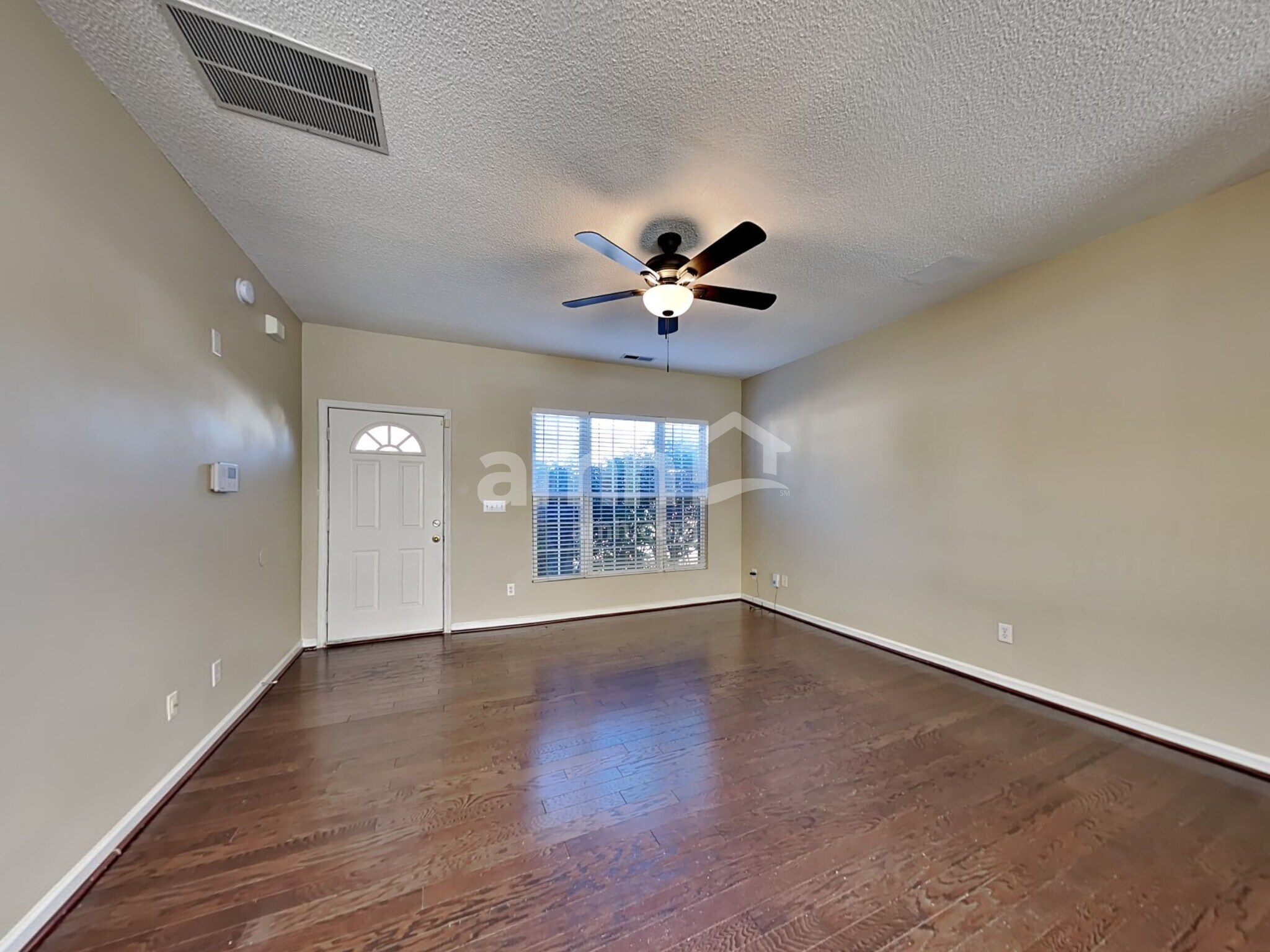 Building Photo - 136 N Honey Springs Ave