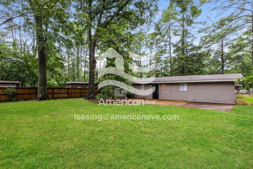 Building Photo - 2854 Revere St