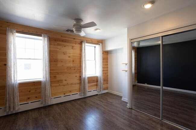 Building Photo - Gorgeous 2 Bedroom, 1.5 Bath Home in South Philly's LoMo Neighborhood