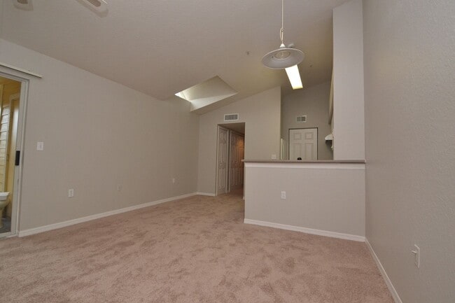 Building Photo - 1/1 Condo in Park Central ~ Gated Community with Resort Style Amenities