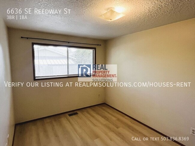 Building Photo - 6636 SE Reedway St