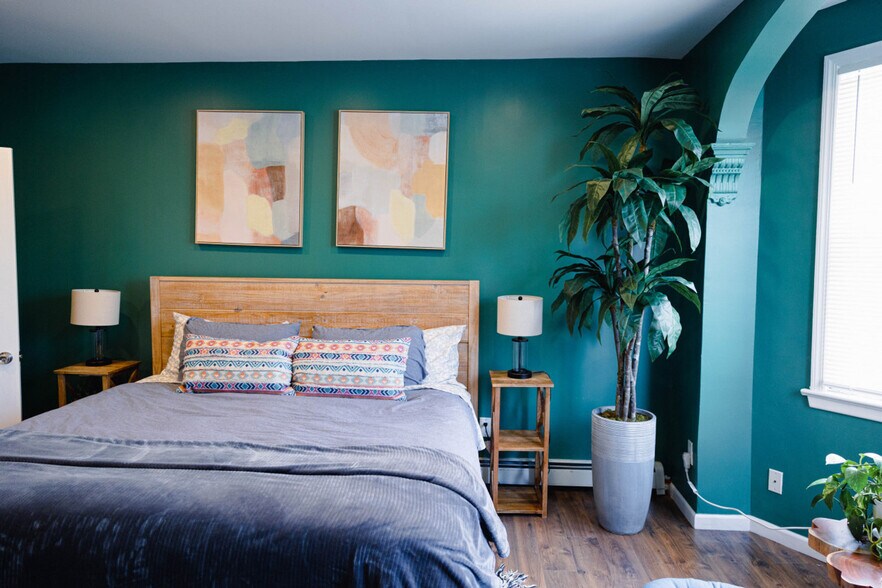 Building Photo - 37 W 50th St