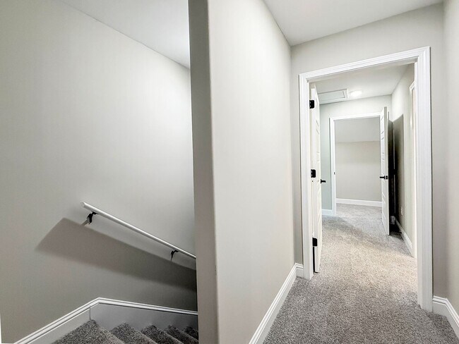 Building Photo - 409 Madison Ave