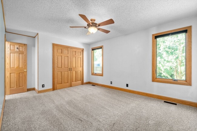 Building Photo - Pet Friendly Three Bedroom!