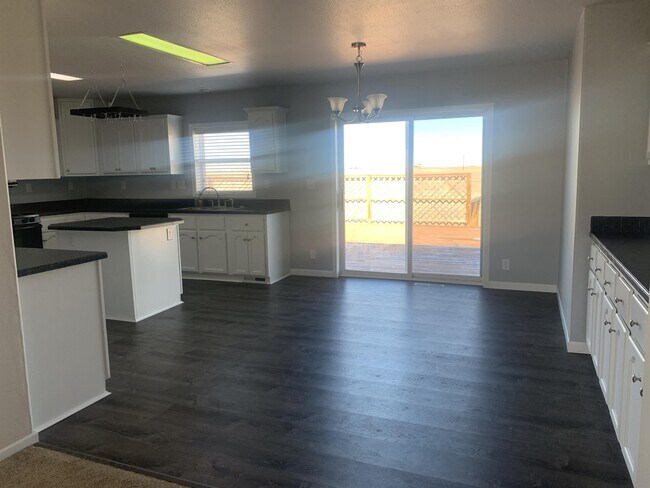 Building Photo - 3838 Sunny Glen Ln