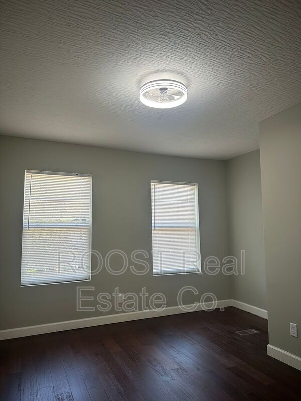 Building Photo - 270-272-272 S Yale Ave