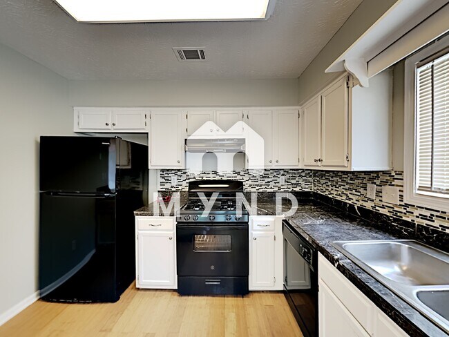 Building Photo - 1486 Carriage Ln