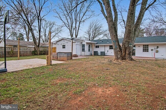 Building Photo - 312 E Gordon St