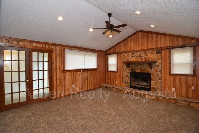 Building Photo - 1928 Wylie Dr