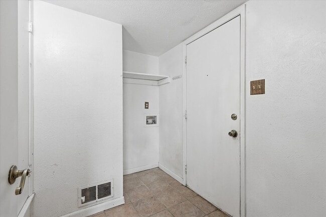 Building Photo - 6733 Dandelion Dr