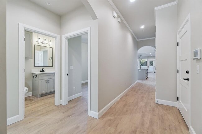 Building Photo - 4212 Abbey Pk Dr