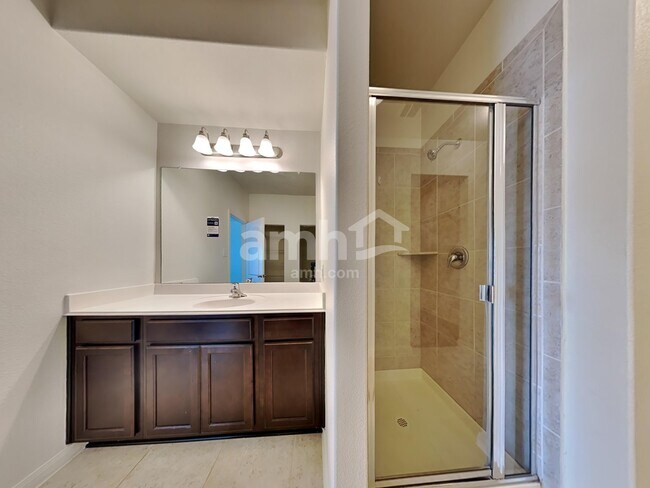 Building Photo - 1012 Summer Stream Rd