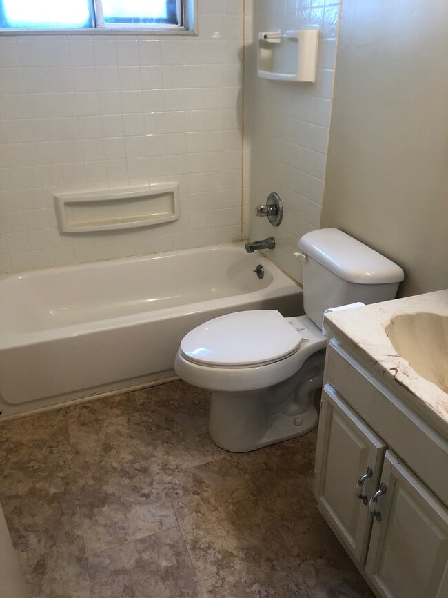 Building Photo - 9616 Elm Lake Dr