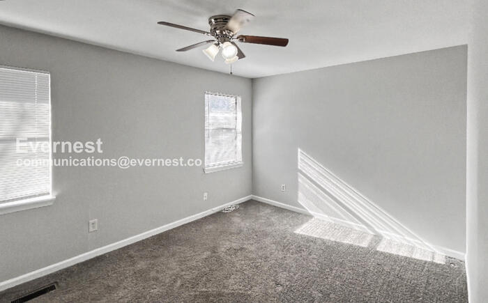 Building Photo - 2463 Hampstead Dr