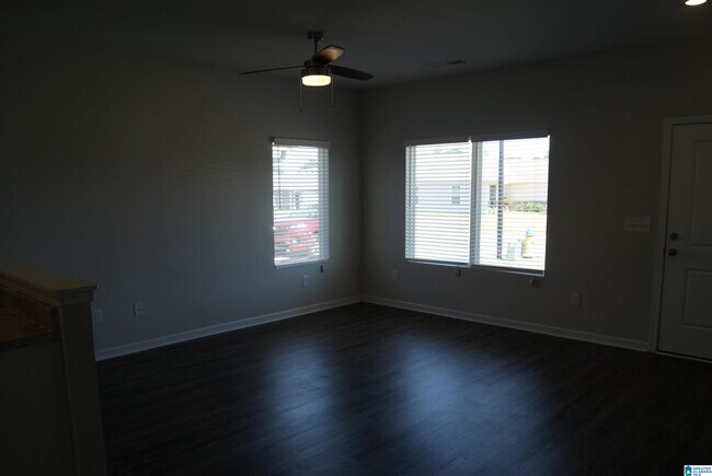 Building Photo - 533 Savannah St