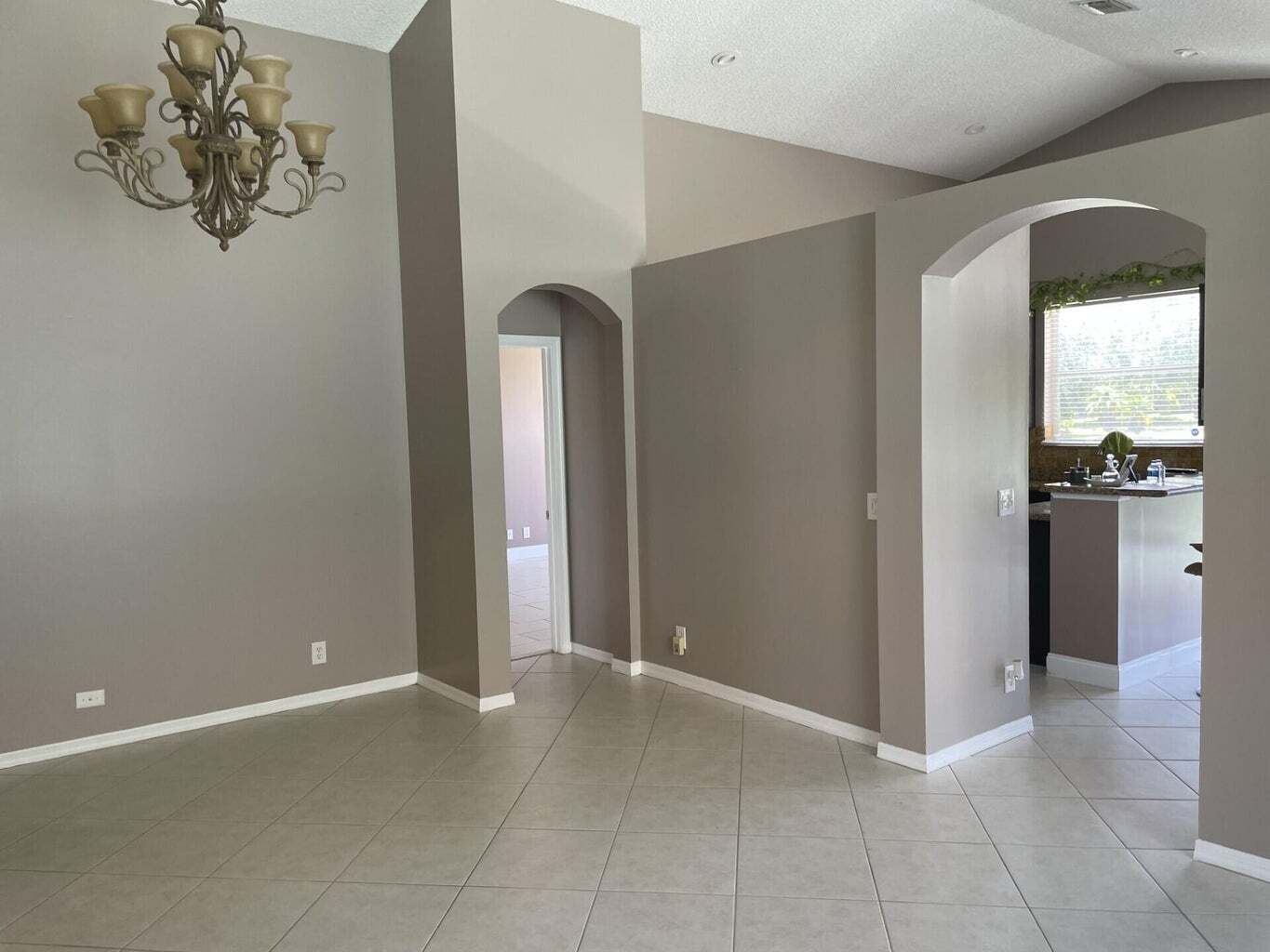 Building Photo - 9514 Lago Dr