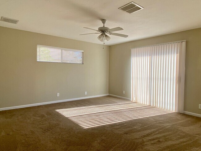 Building Photo - AVAILABLE NOW!!