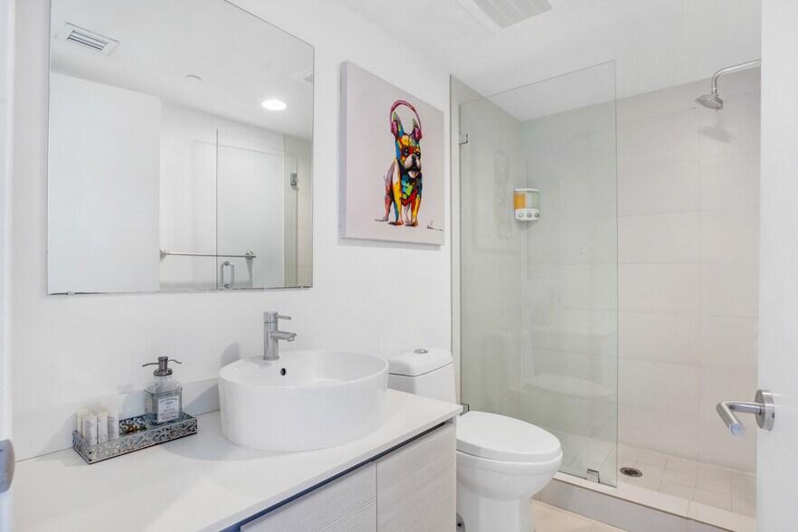 Building Photo - 2600 E Hallandale Beach Blvd