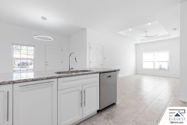 Building Photo - Modern 3-Bed, 2-Bath Townhome with Private Yard & 2-Car Garage