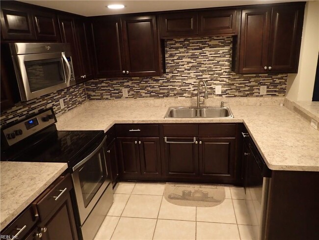 Building Photo - 834 N Buckingham Ct