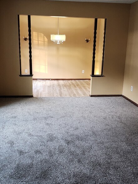 Dining room - 7325 N Brooklyn Ave