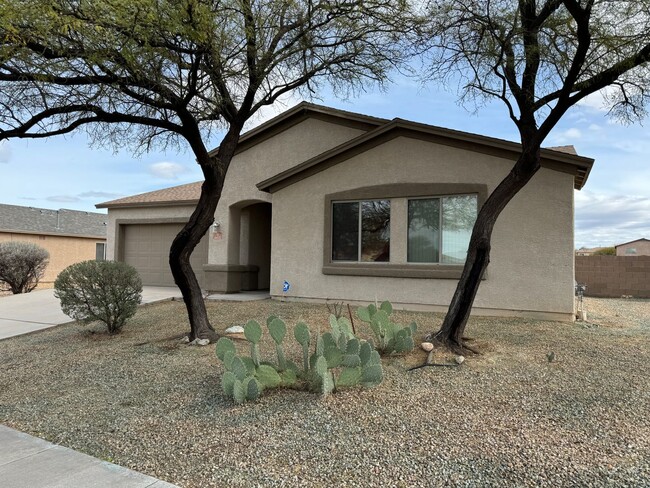 Building Photo - Nice SouthWest Tucson 3Bdm 2Ba, Close Casi...