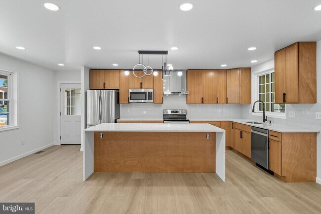 Building Photo - 13546 Tabscott Dr