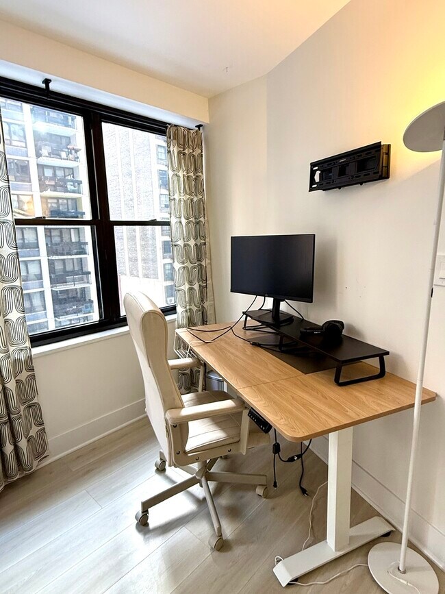 Building Photo - 850 N Dewitt Pl