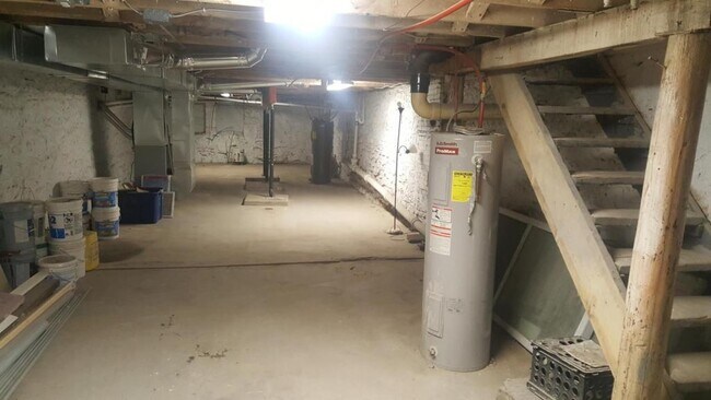 Building Photo - 109 W Oak St