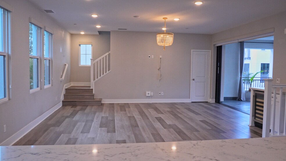 Building Photo - 855 Home Ave