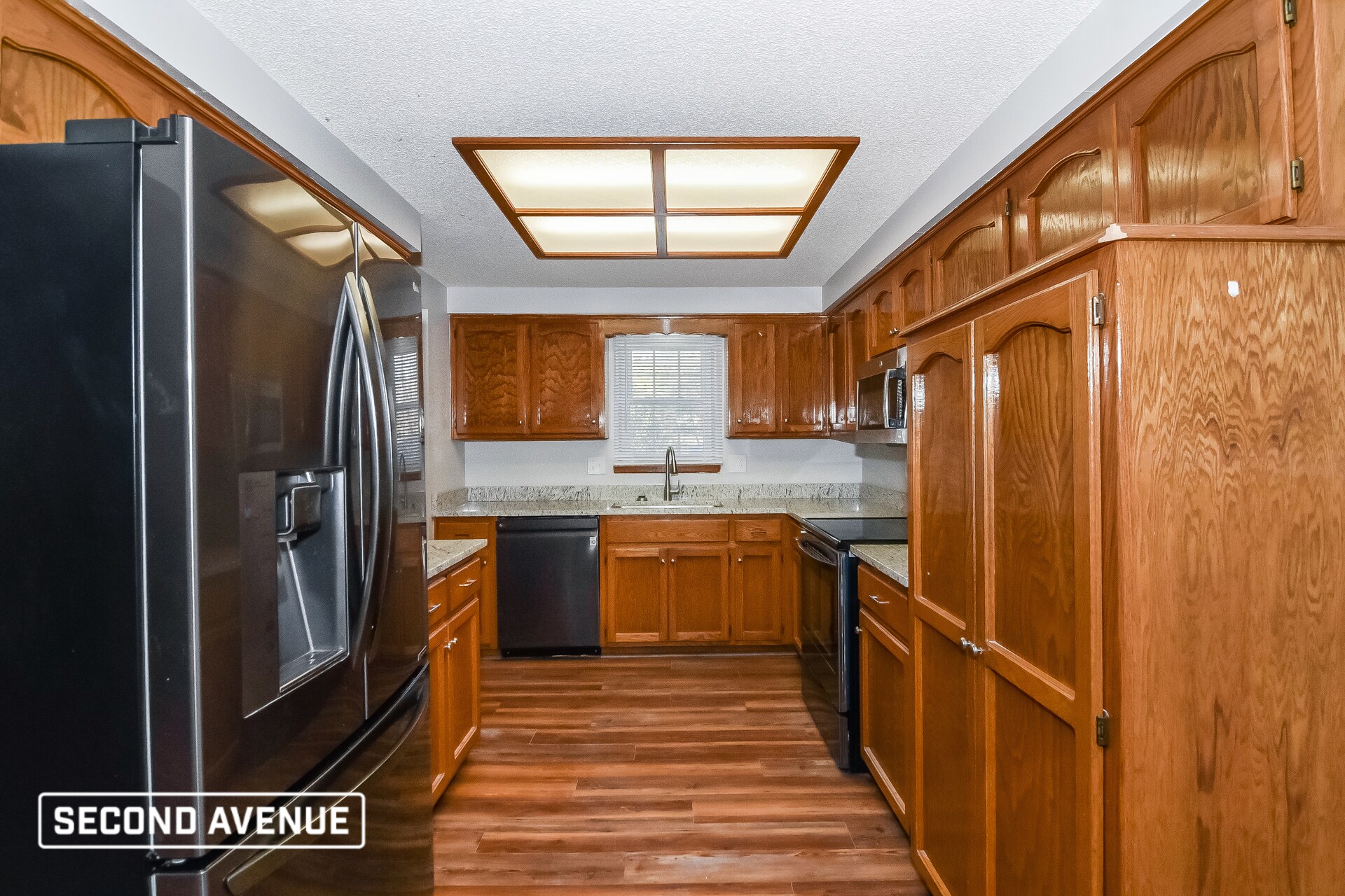 Building Photo - 716 SE Shamrock Ln