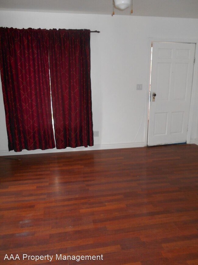 Building Photo - 2 br, 1 bath House - 3005 W. Hazel St
