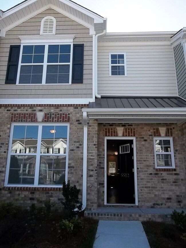 Building Photo - Available Soon: Stunning 3bd/2.5ba Townhom...