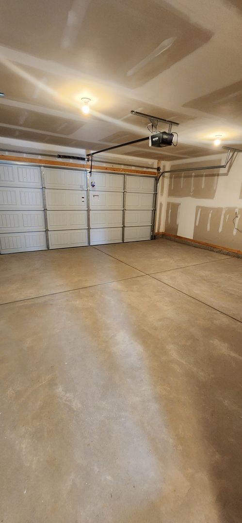 Building Photo - 3BR, 2.5 BA in Hazelwood Subdivision