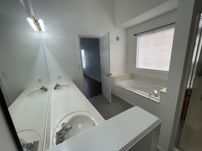 Building Photo - 1543 Presidents Landing Dr