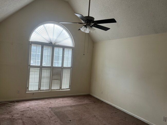 Building Photo - 5 Rivermist Ln