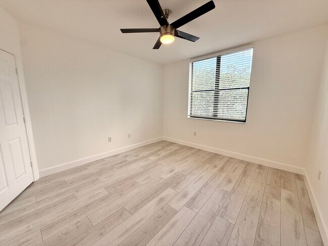 Building Photo - 630 S Sapodilla Ave