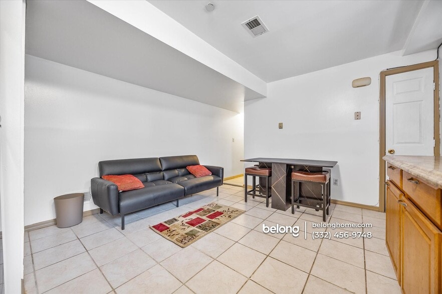 Building Photo - 18 Wayne St