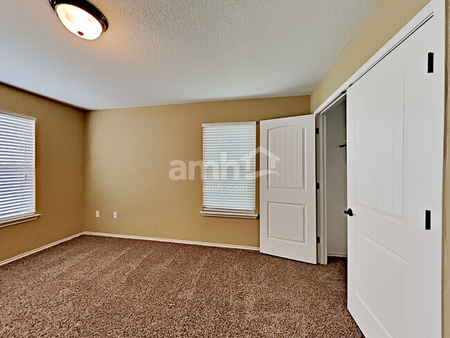 Building Photo - 8410 Apache Bend