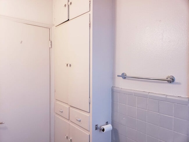 Building Photo - 2-Bedroom Duplex in Lakewood!