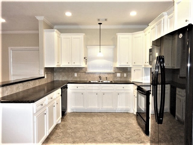 Building Photo - 12424 Red Stag Ct