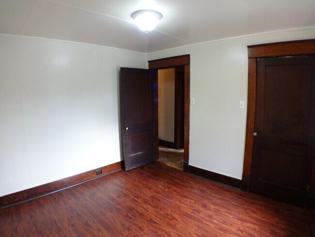 Building Photo - Nice Home in a Good Downtown Location with...