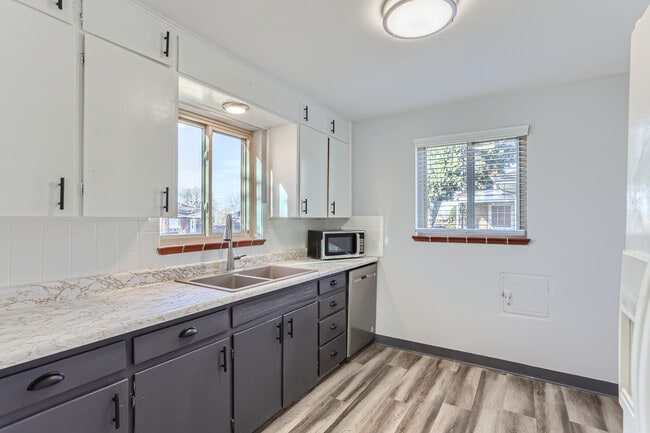 Building Photo - 3264 Niagara St