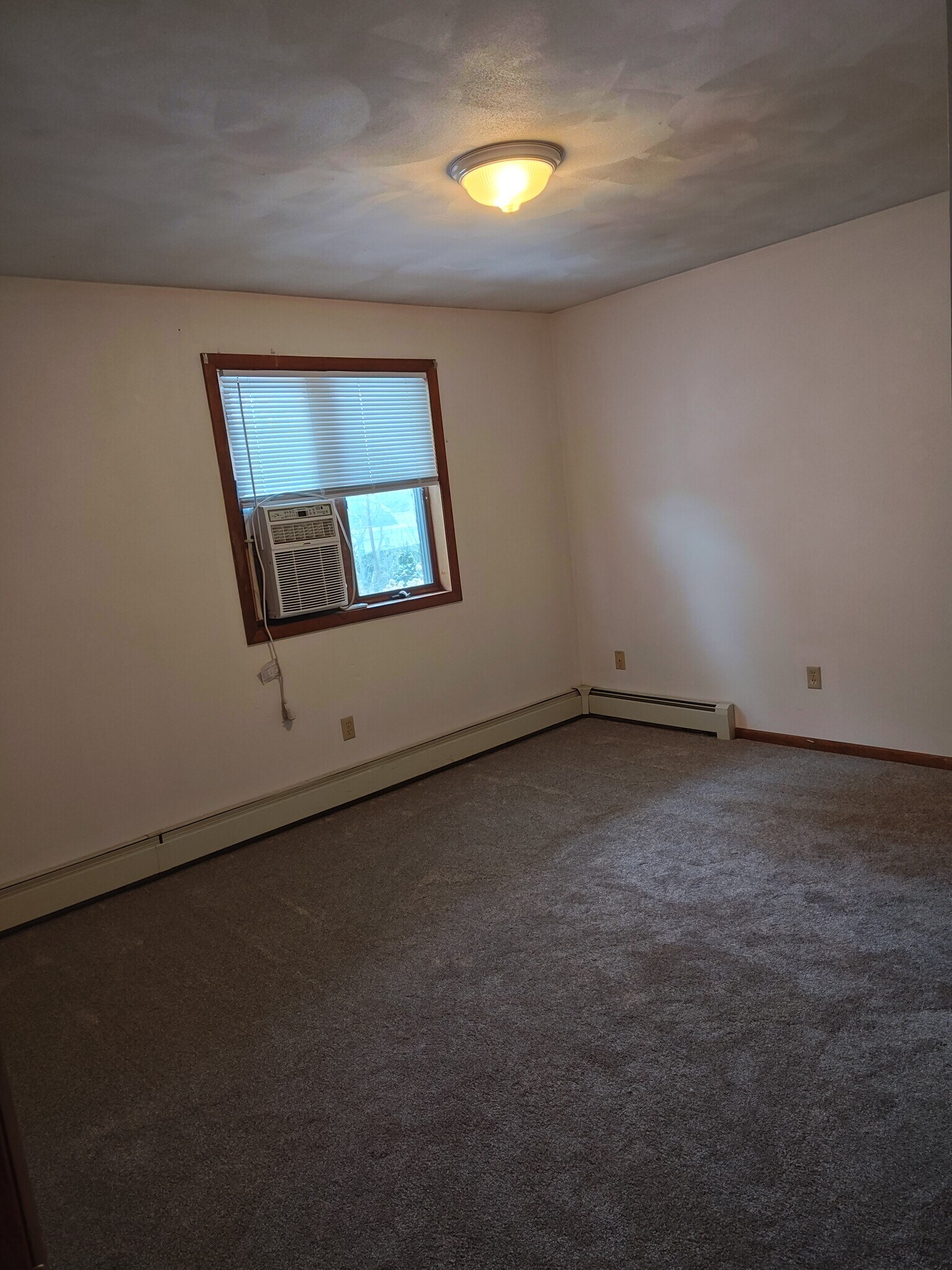 Building Photo - 621 N Rogers Ave